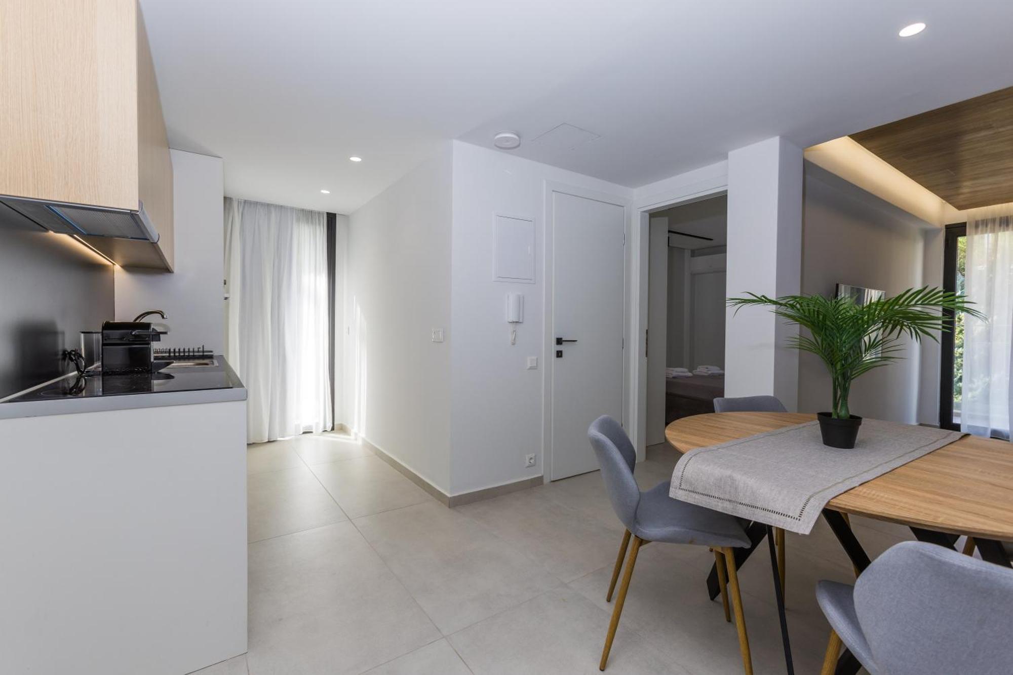 Varkiza Luxury Suites By Raise Vári エクステリア 写真